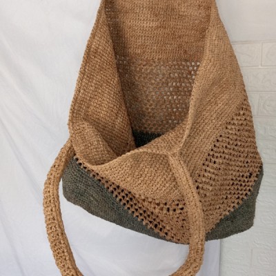 Large two-tone raffia bag