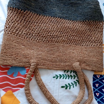 Large two-tone raffia bag