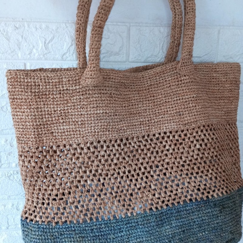 Large two-tone raffia bag