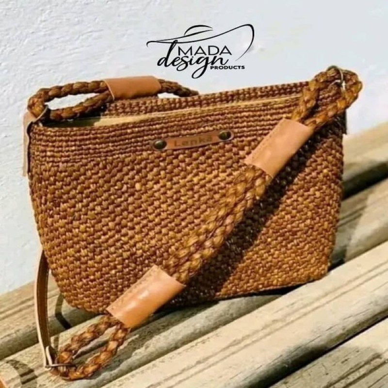 Handmade raffia shoulder bag