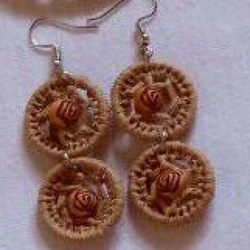 Brown raffia earring