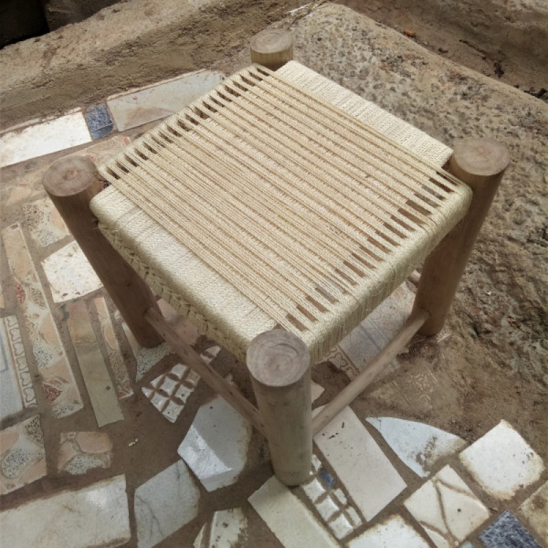 Stool woven in sisal yarn