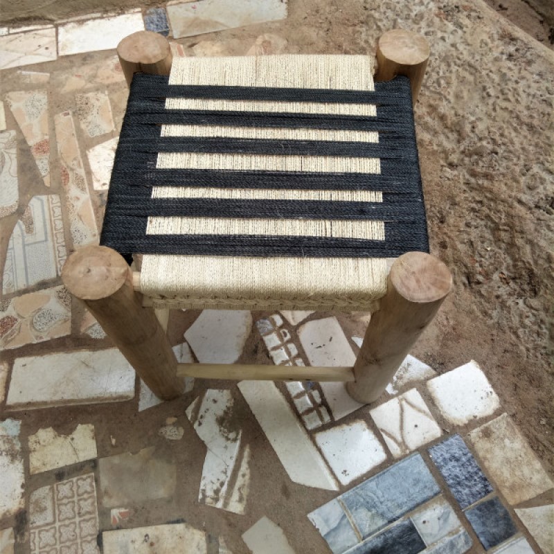 Stool woven in sisal yarn