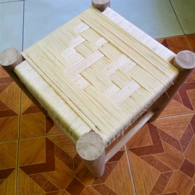 Stool woven in sisal yarn