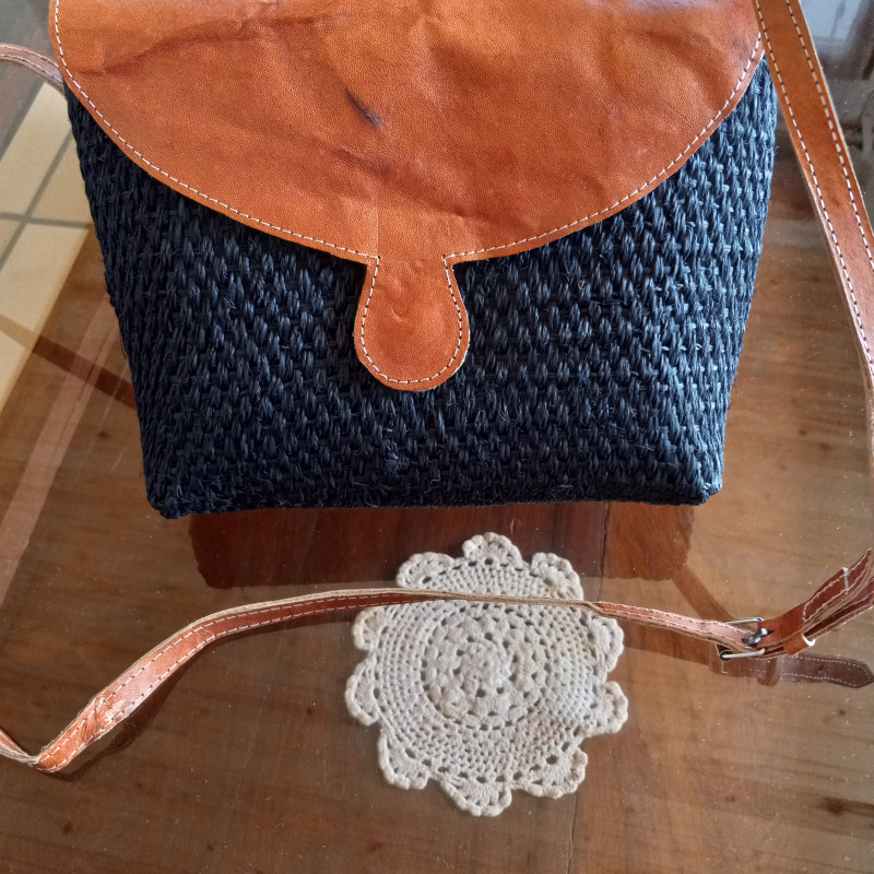 Women's Leather and Sisal Combination Handbag with Snap Pocket