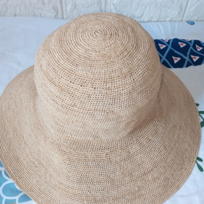 Woman's raffia capeline hat