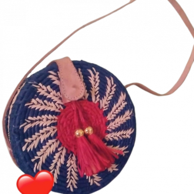 Handbag shoulder strap made by raffia