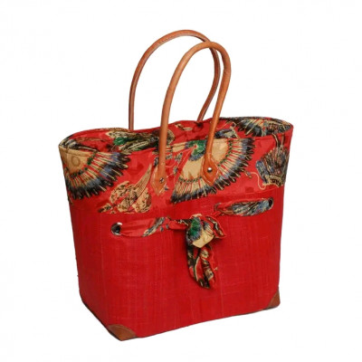 Red women's bag in raffia